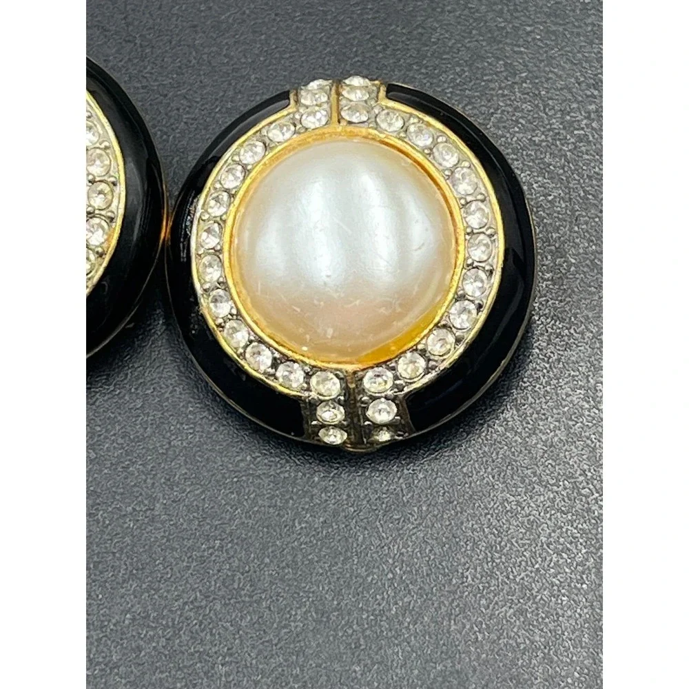 Kenneth Lane KJL Vinatge Pearl Rhinestone Black Enamel Gold Tone Clip on Earring - Picture 3 of 11